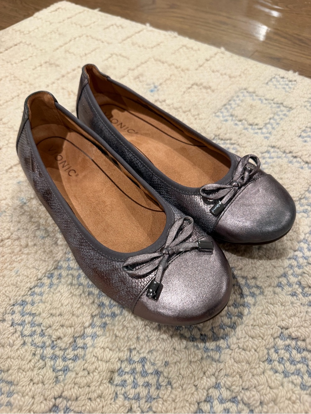 Vionic Minna Ballet Flats Gray Metallic Leather Comfort Shoes Size 7.5